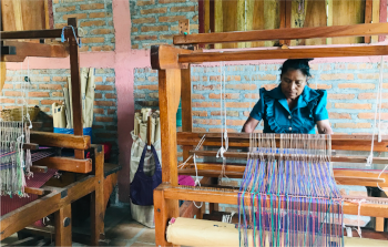 Indigenous weaving experience